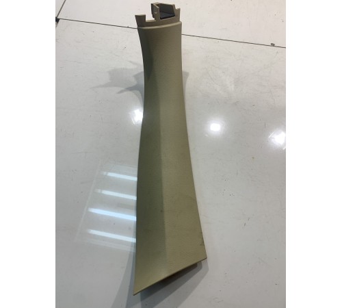 Обшивка двери багажника (левая)