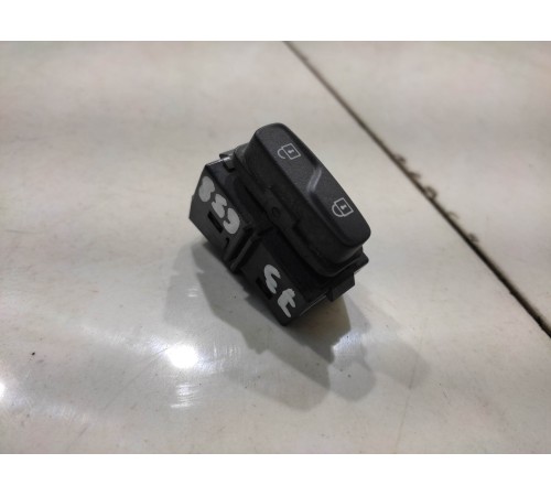 Кнопка центрального замка (передняя, правая)