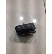 Кнопка центрального замка (передняя, правая)