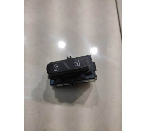 Кнопка центрального замка (передняя, правая)