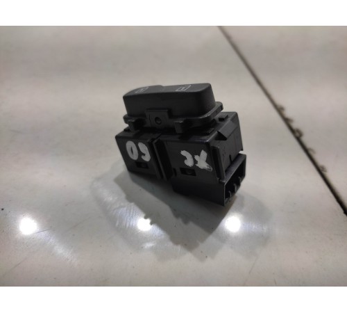 Кнопка центрального замка (передняя, правая)