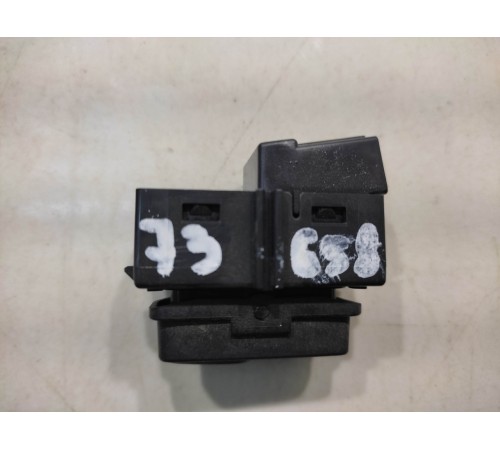 Кнопка центрального замка (передняя, правая)