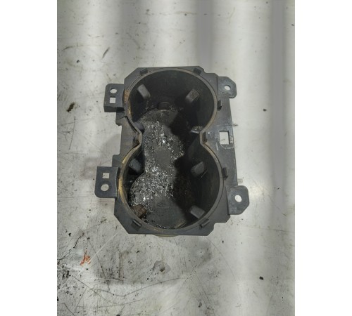 Подстаканник центральной консоли