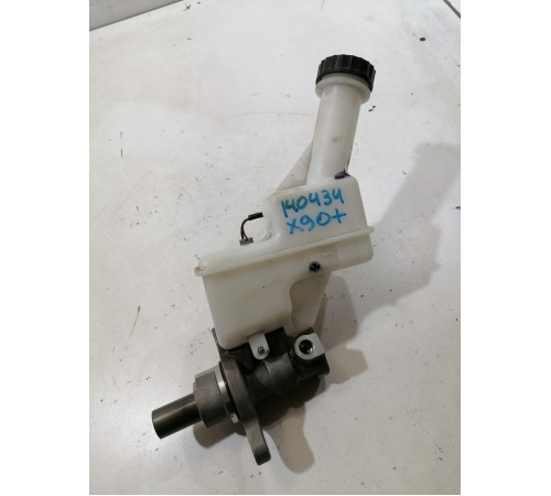 Главный тормозной цилиндр с бачком