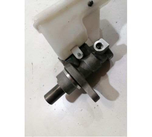 Главный тормозной цилиндр с бачком