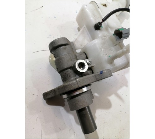 Главный тормозной цилиндр с бачком