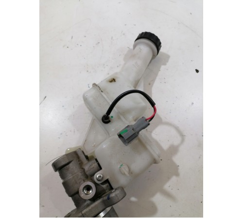 Главный тормозной цилиндр с бачком