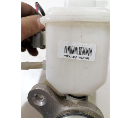 Главный тормозной цилиндр с бачком