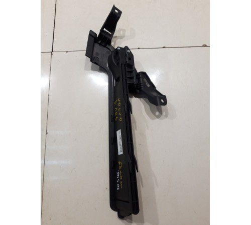 Направляющая шторки багажника (левая)