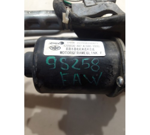 Трапеция стеклоочистителей в сборе с моторчиком