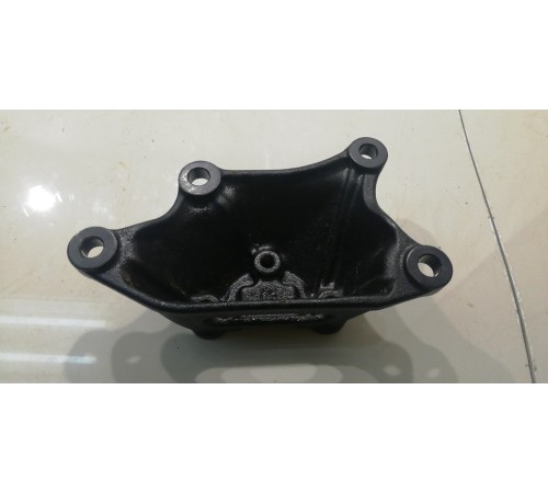 Кронштейн левой опоры двигателя