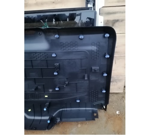 Обшивка крышки багажника