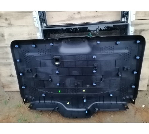 Обшивка крышки багажника