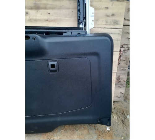 Обшивка крышки багажника