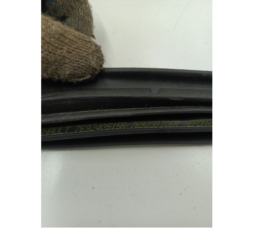 Уплотнитель двери задний левый