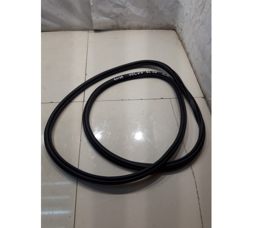 Уплотнитель двери (передний, левый)