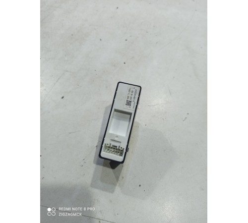 Кнопка стеклоподъемника (задняя левая)