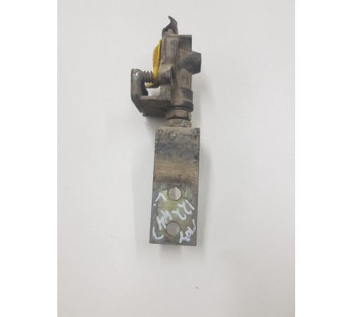 Клапан кран тормозной системы левый