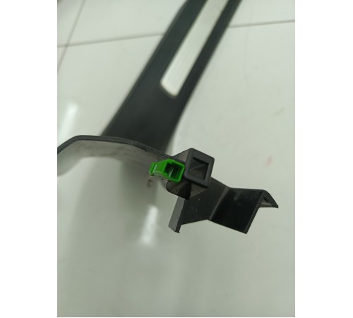 Накладка порога передняя левая