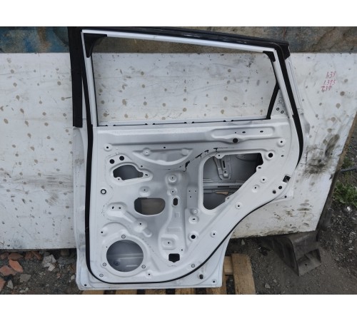 Дверь задняя правая