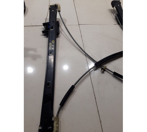 Стеклоподъемник (передний, правый)