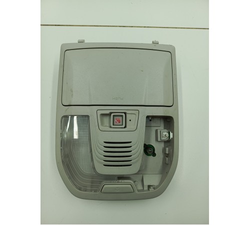 Плафон внутреннего освещения салона передний