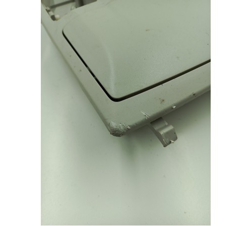 Плафон внутреннего освещения салона передний