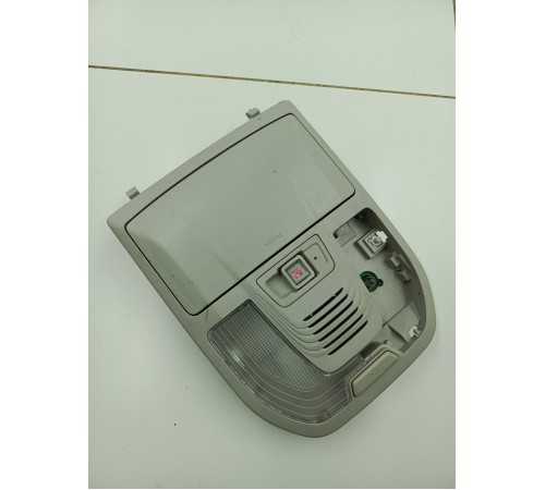 Плафон внутреннего освещения салона передний