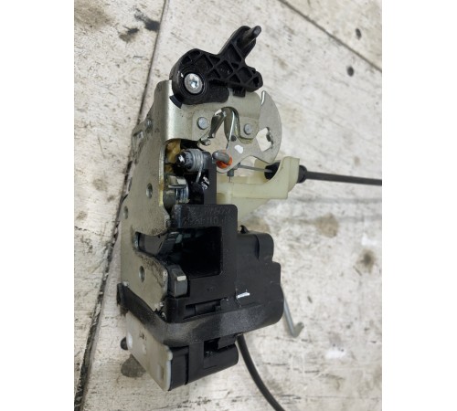 Замок двери задней правой