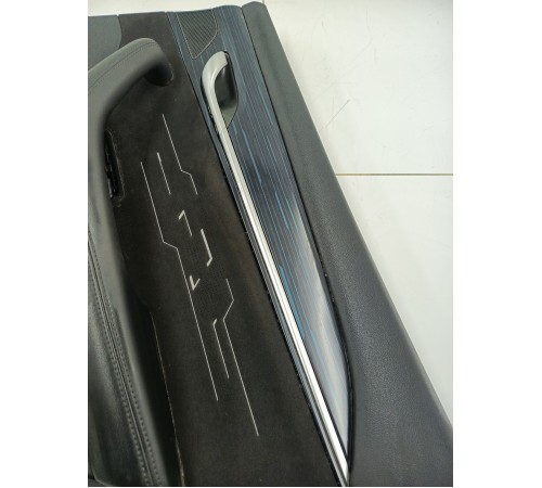 Обшивка двери задняя правая