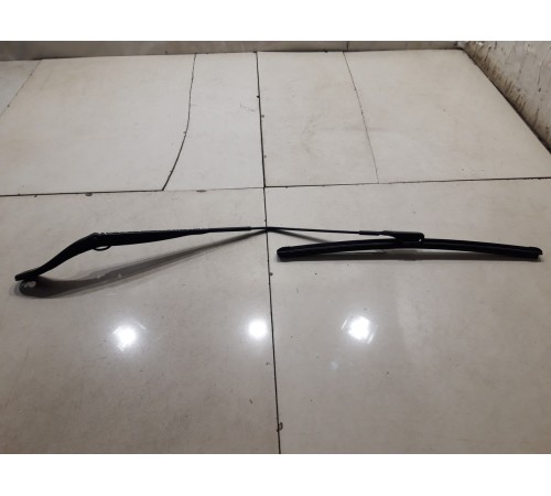 Поводок стеклоочистителя (правый)