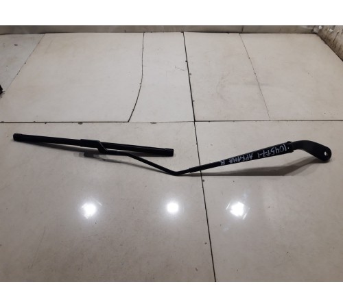 Поводок стеклоочистителя (правый)