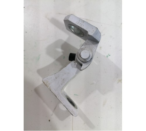 Петля двери задняя левая верхняя