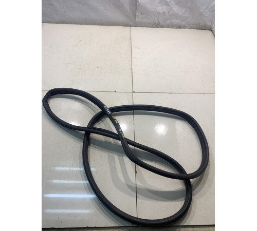 Уплотнитель двери (задний, правый)