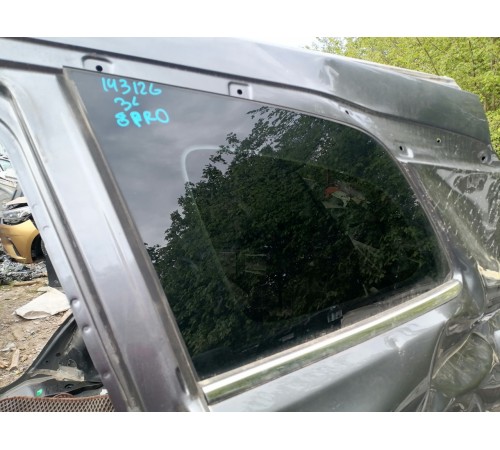 Стекло глухое левое , форточка