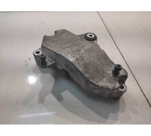 Кронштейн опоры двигателя