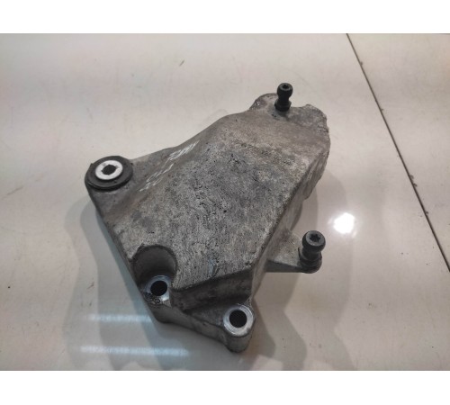 Кронштейн опоры двигателя