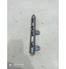 Топливная рампа правая