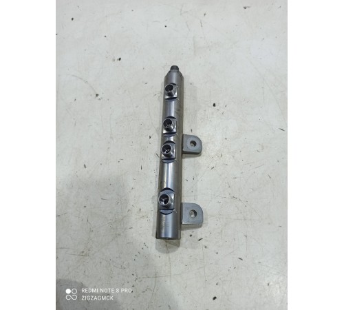 Топливная рампа правая