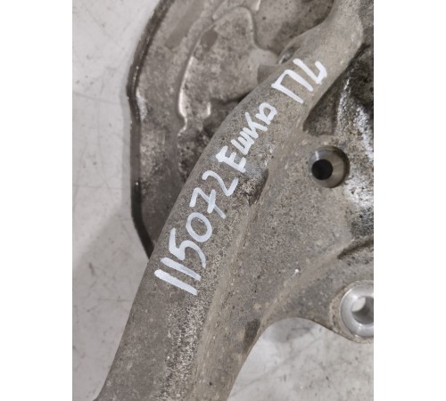 Кулак поворотный передний левый