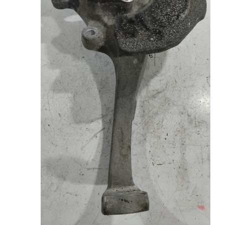 Кулак поворотный передний левый