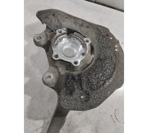 Кулак поворотный передний левый