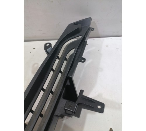 Направляющая шторки багажника правая