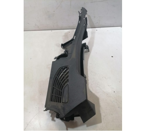 Направляющая шторки багажника правая