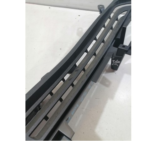 Направляющая шторки багажника правая