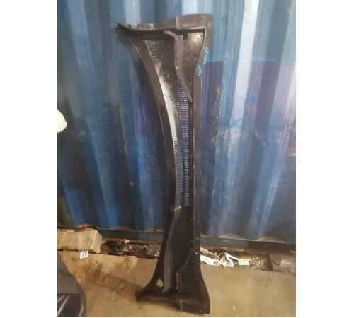 Жабо лобового стекла под дворники