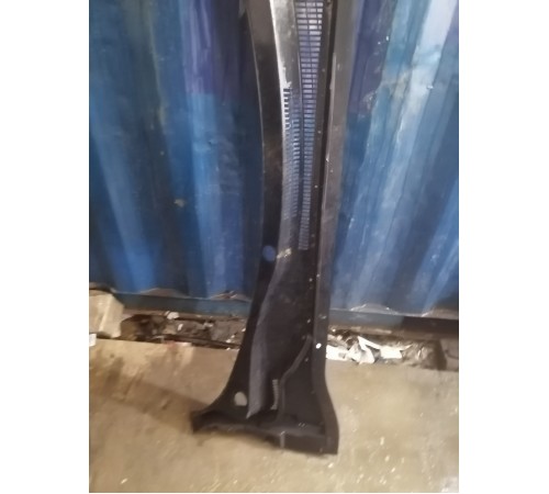 Жабо лобового стекла под дворники