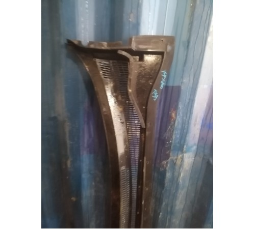 Жабо лобового стекла под дворники