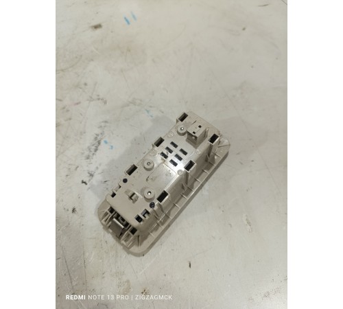 Плафон внутреннего освещения салона задний левый