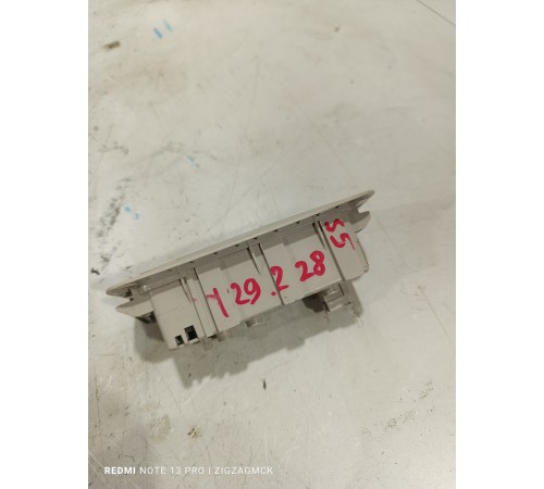 Плафон внутреннего освещения салона задний левый